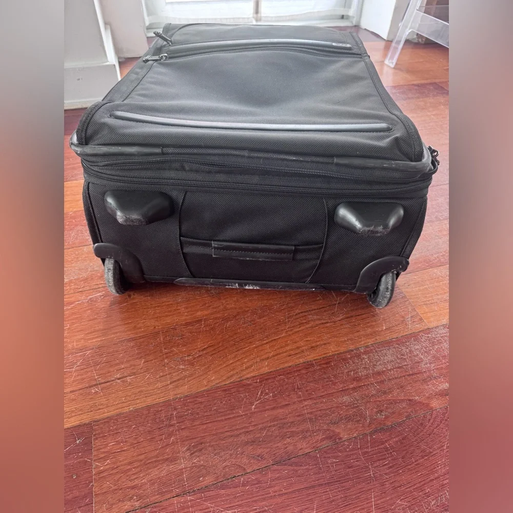 Tumi Alpha Expandable 4 Wheeled Carry-On  22